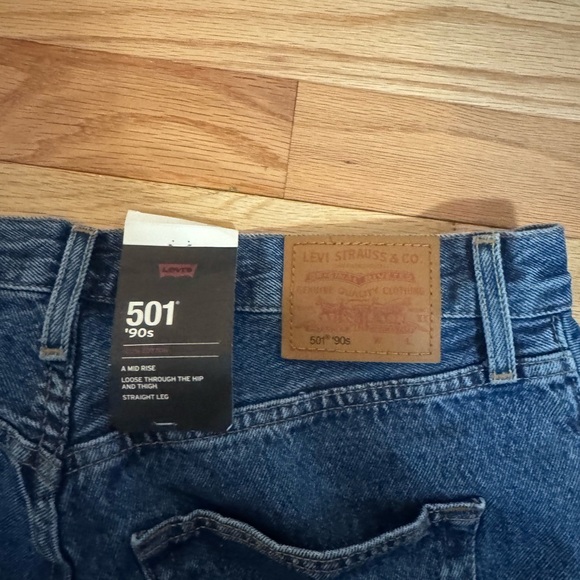 Levi's Women's Straight Leg Blue Jeans - Picture 4 of 5